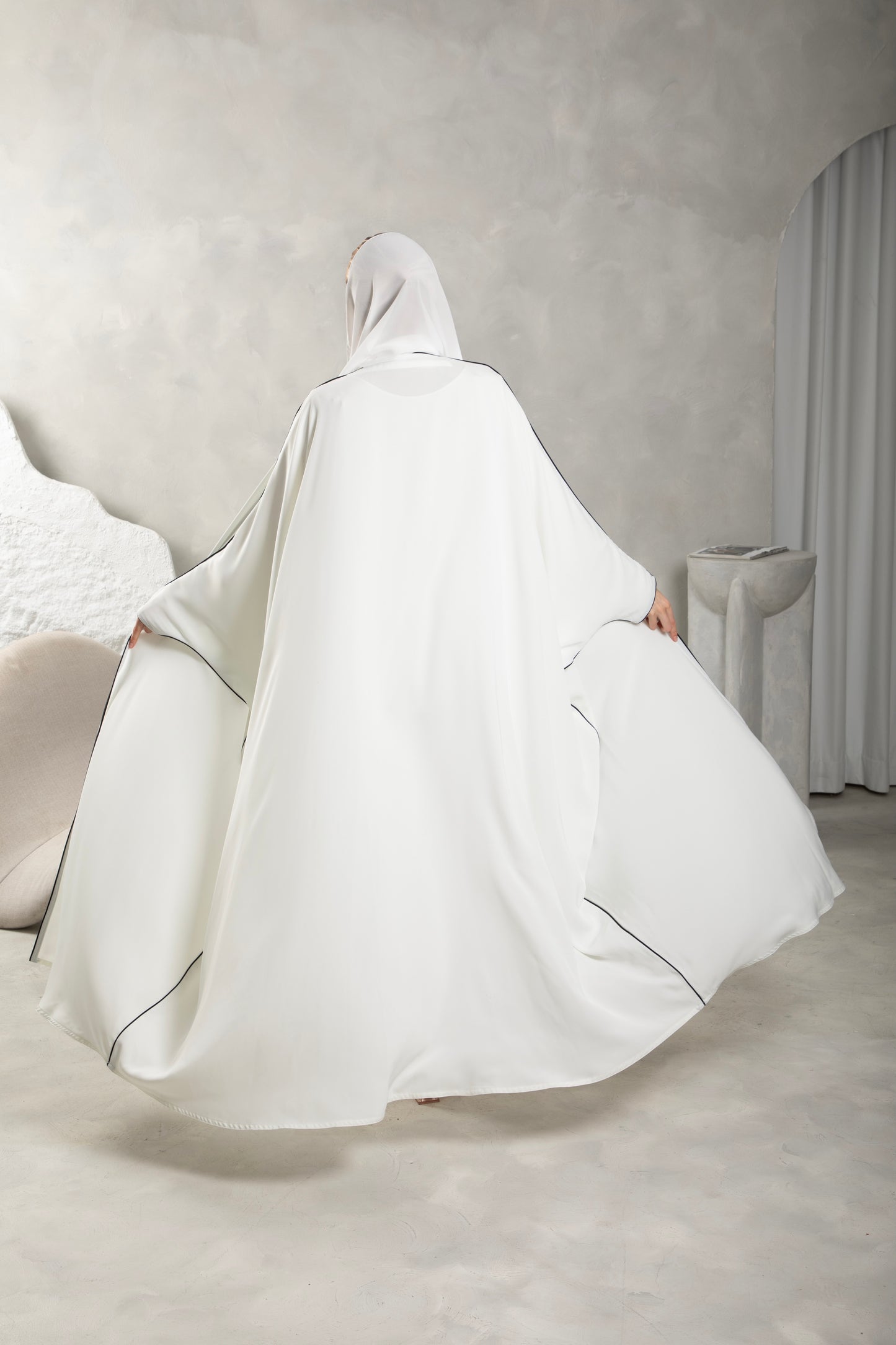 Bahraini Noir Abaya
